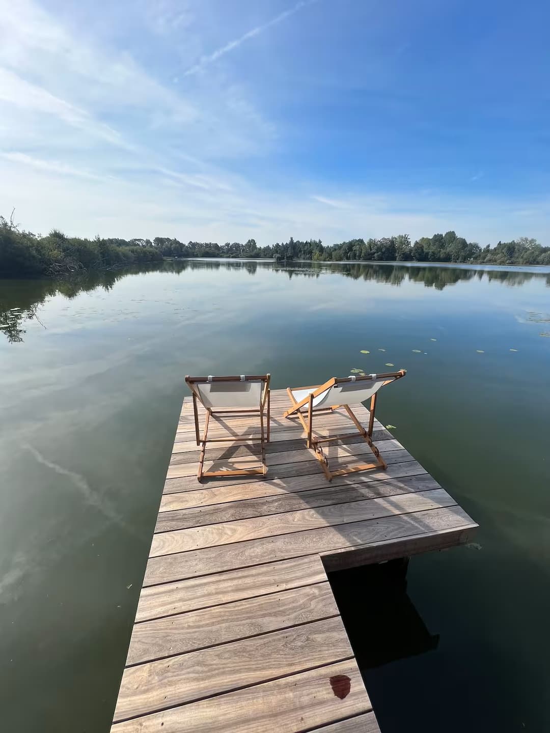 Maison au bord d’un lac avec canoé et barbecue en plein air