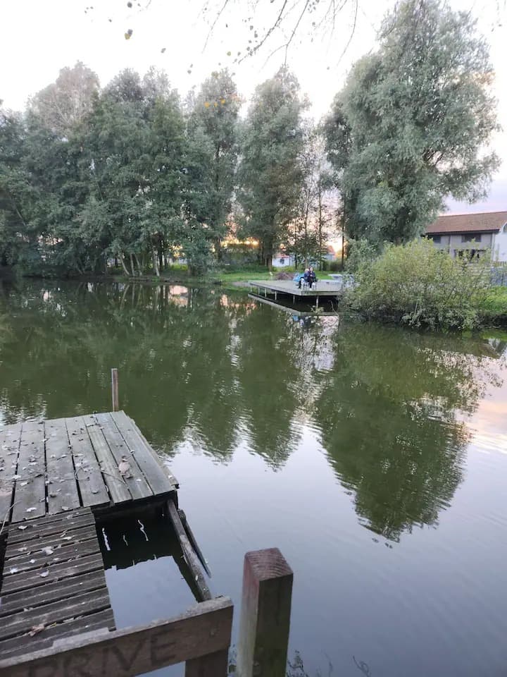 Chalet familial au bord d’un étang 