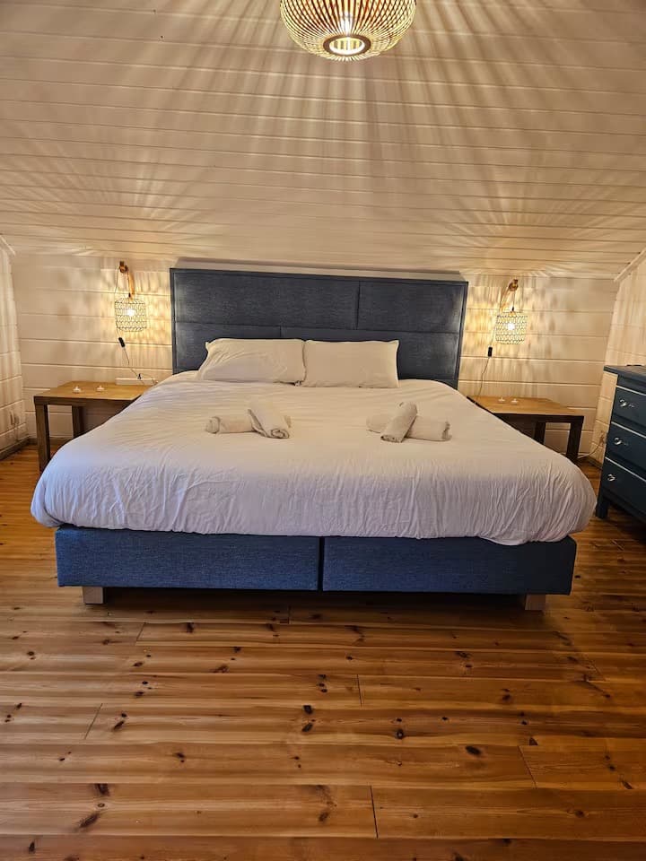 Chalet familial au bord d’un étang 