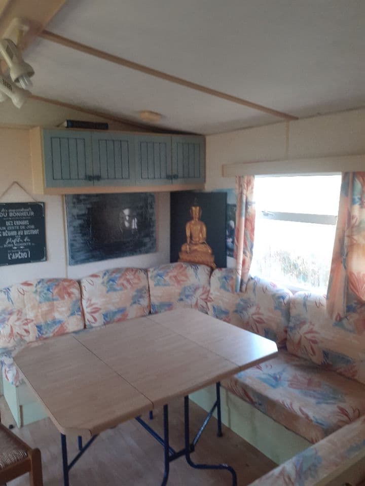 Mobil-home au bord de plusieurs étangs 