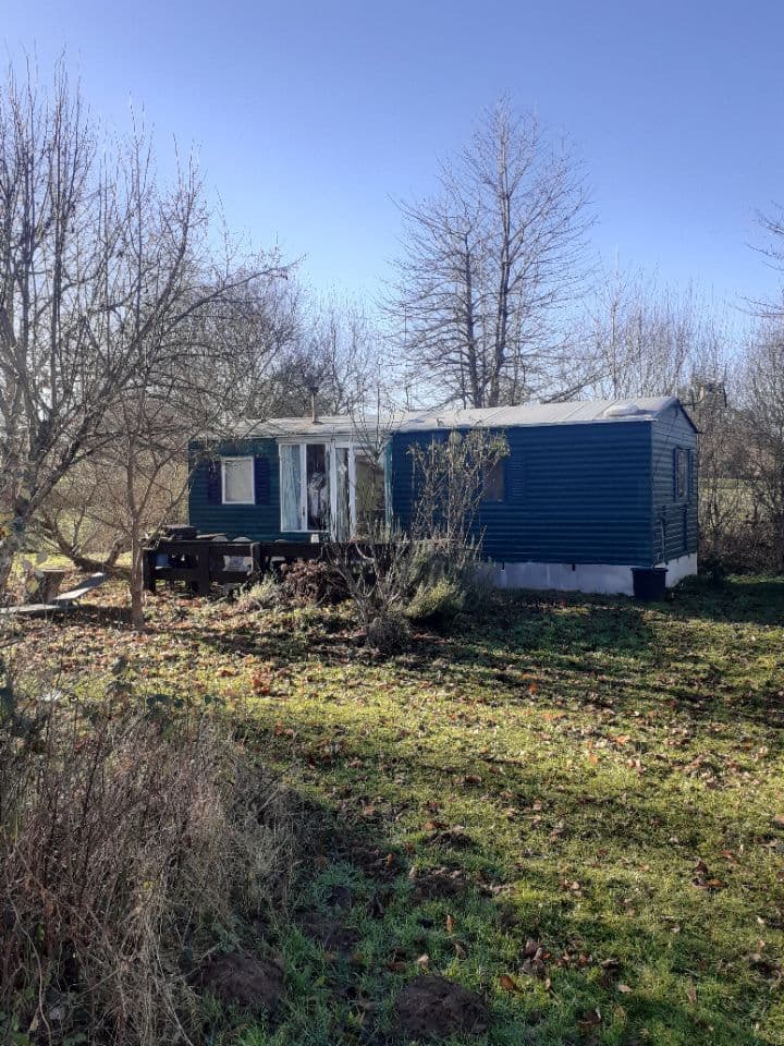 Mobil-home au bord de plusieurs étangs 