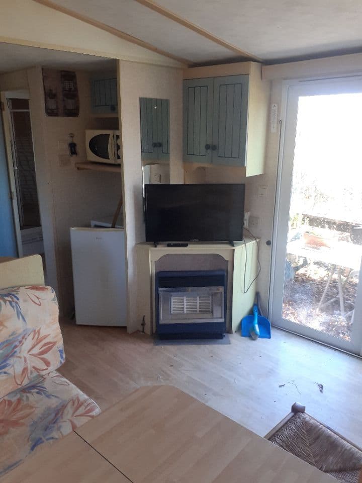 Mobil-home au bord de plusieurs étangs 