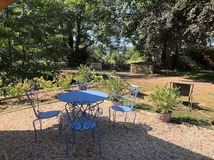 Maisonnette normande à l’orée de la rivière 