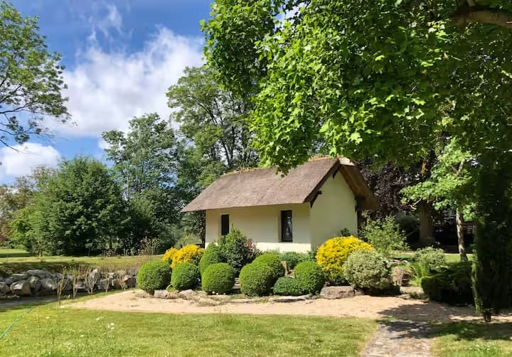 Maisonnette normande à l’orée de la rivière 