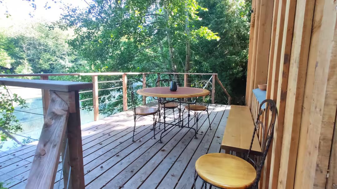 Cabane d’évasion, entre bambous et rivage 