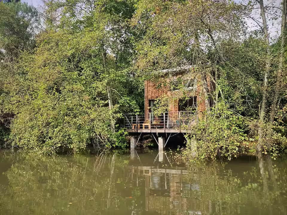 Cabane d’évasion, entre bambous et rivage 