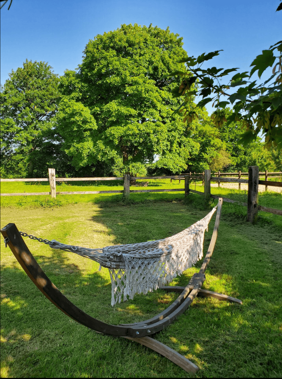 Le gîte normand avec un étang privé et des ânes