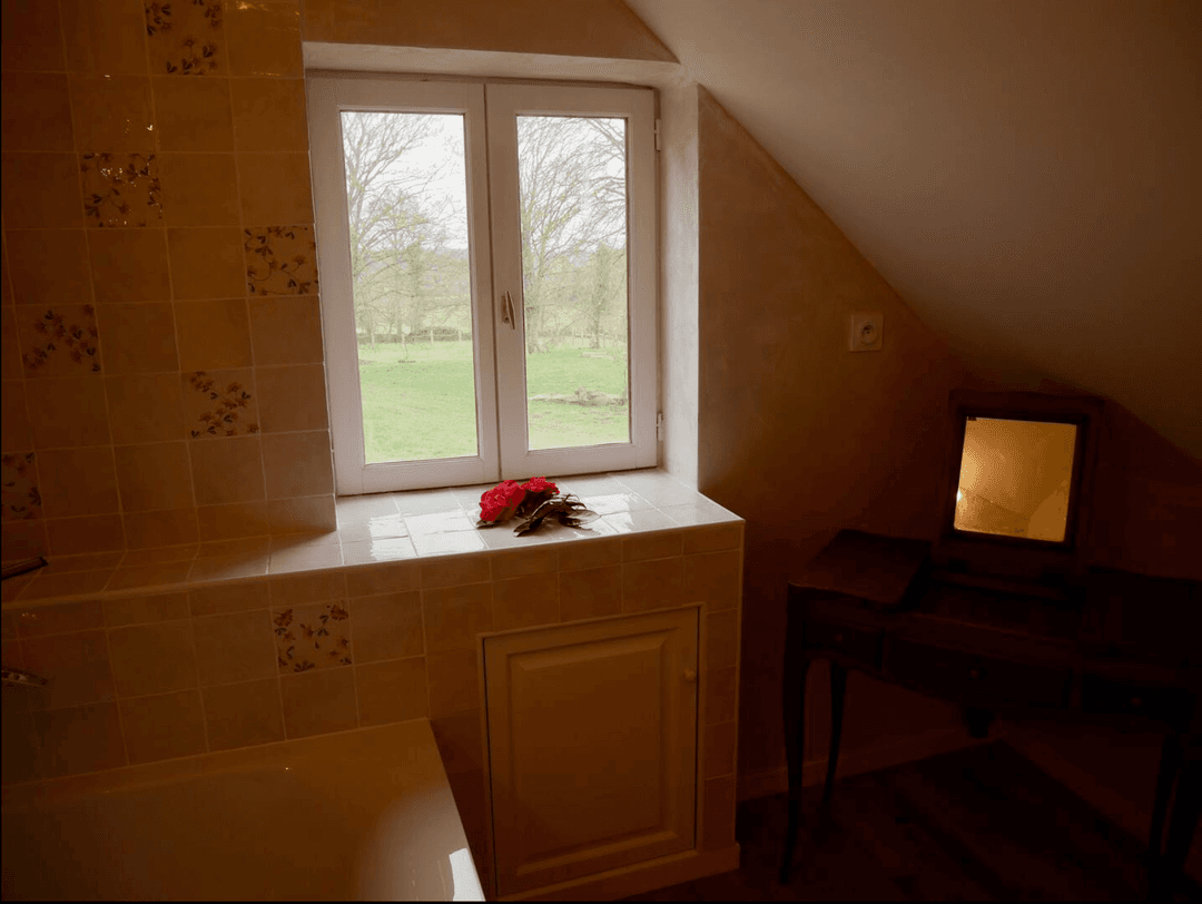 Le gîte normand avec un étang privé et des ânes