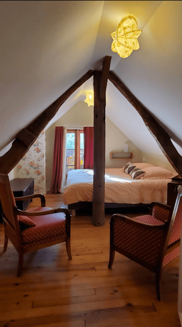 Le gîte normand avec un étang privé et des ânes