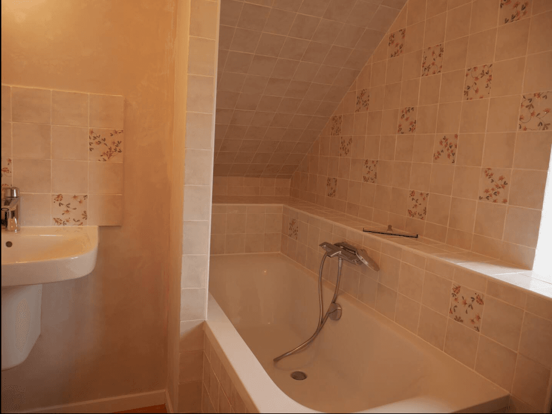 Le gîte normand avec un étang privé et des ânes