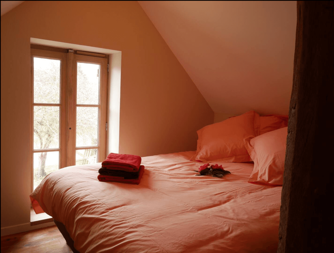 Le gîte normand avec un étang privé et des ânes