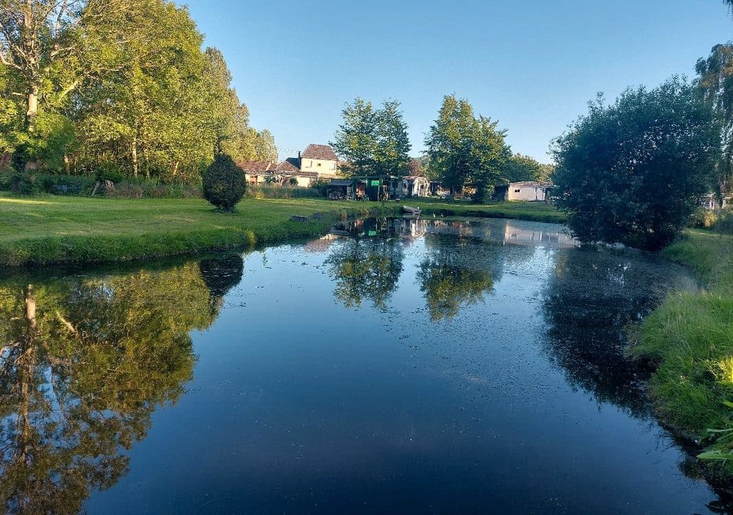 Gîte familiale avec accès à un étang privé proche d’Amiens 