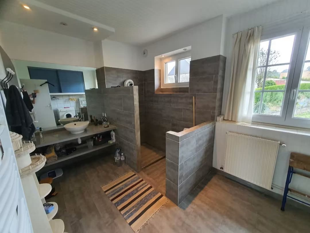Cabane insolite au bord d’un étang privé