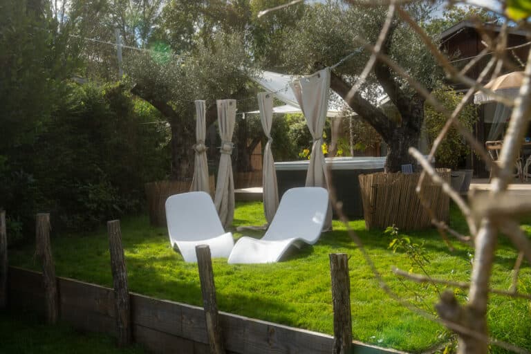 Hébergement avec spa au bord d’un étang 
