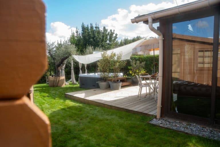 Hébergement avec spa au bord d’un étang 
