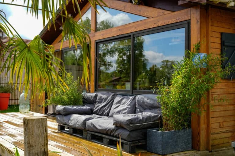 Lodge luxeux avec jacuzzi privatif au bord d’un étang 
