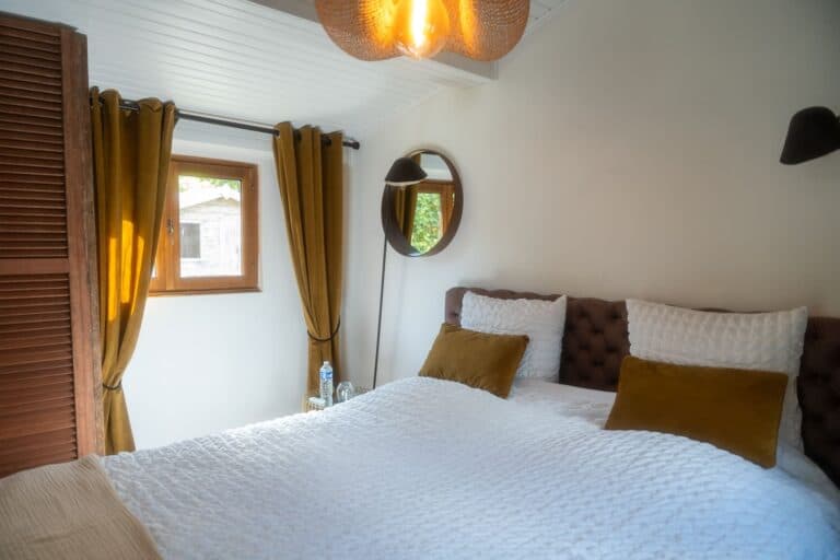 Hébergement avec spa au bord d’un étang 