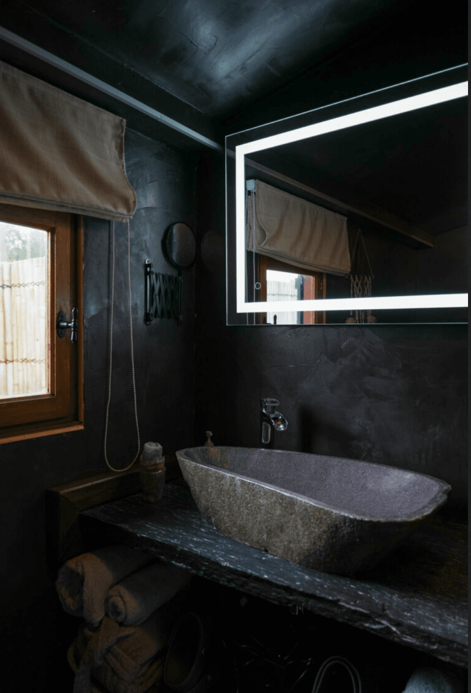 Lodge luxeux avec jacuzzi privatif au bord d’un étang 