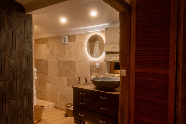 Hébergement avec spa au bord d’un étang 