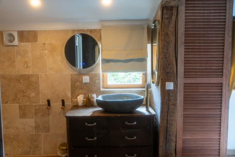 Hébergement avec spa au bord d’un étang 