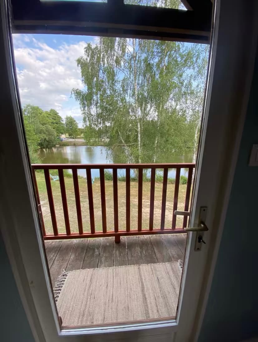 Chalet en bord d’un étang privé dans le Limousin 