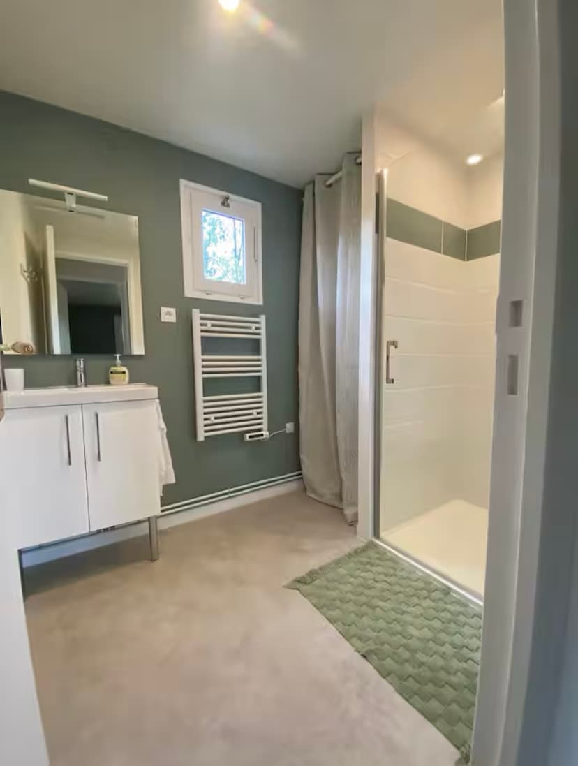 Chalet en bord d’un étang privé dans le Limousin 