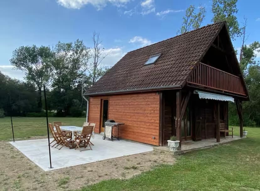 Chalet en bord d’un étang privé dans le Limousin 