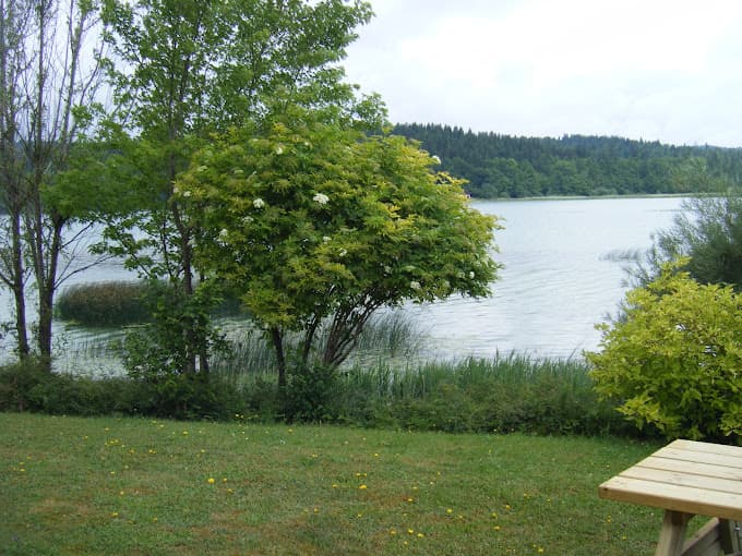 Gîte familiale au bord du lac Saint Point 