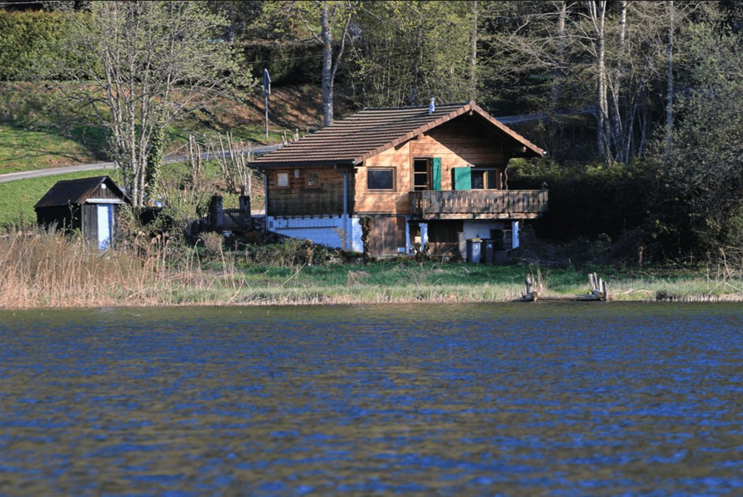 Chalet avec accès privatif au bord du lac 