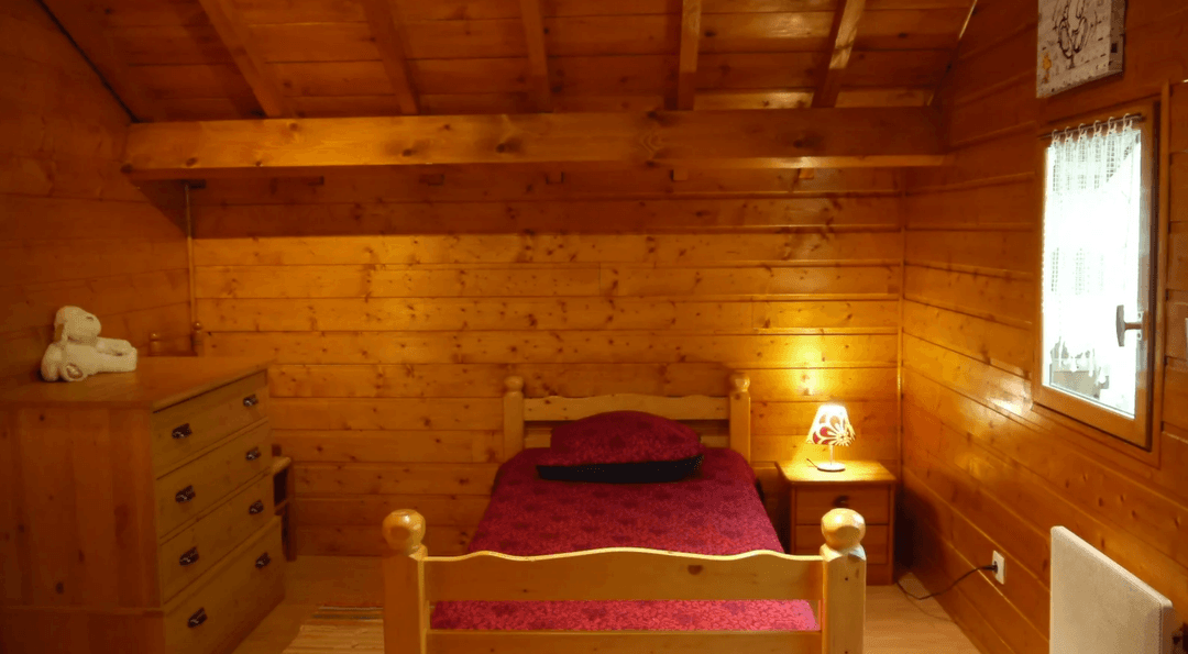Chalet au bord d’un étang de 1.5 ha 