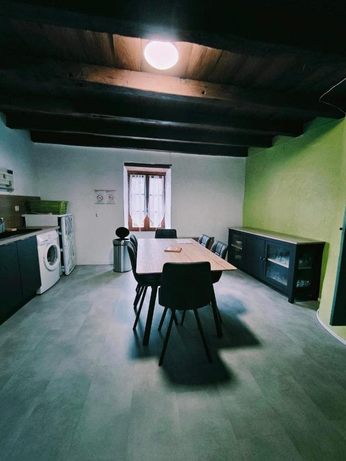 Gite et 2 cabanes avec accès à un étang privé 