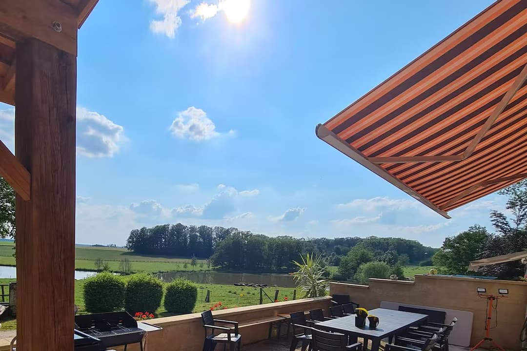 Grand gîte au bord de quatres étangs privés 