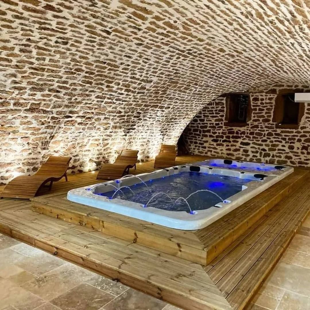 Grand gîte au bord de quatres étangs privés 