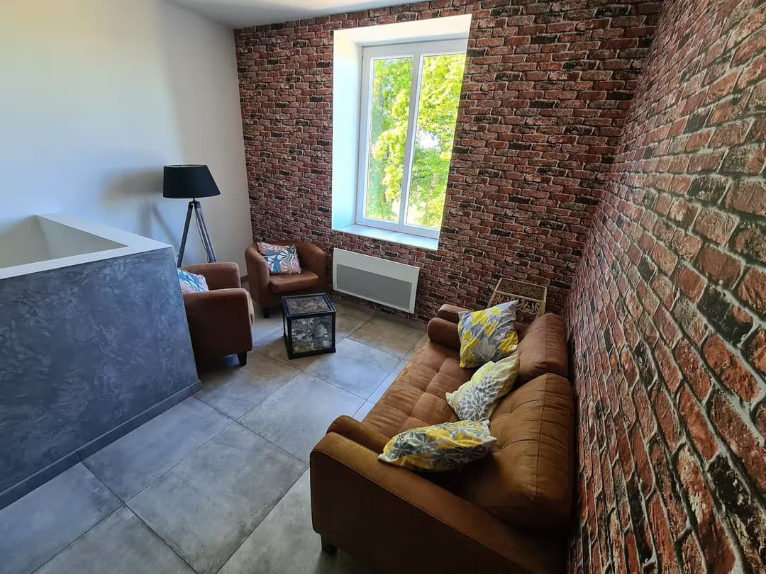 Grand gîte au bord de quatres étangs privés 