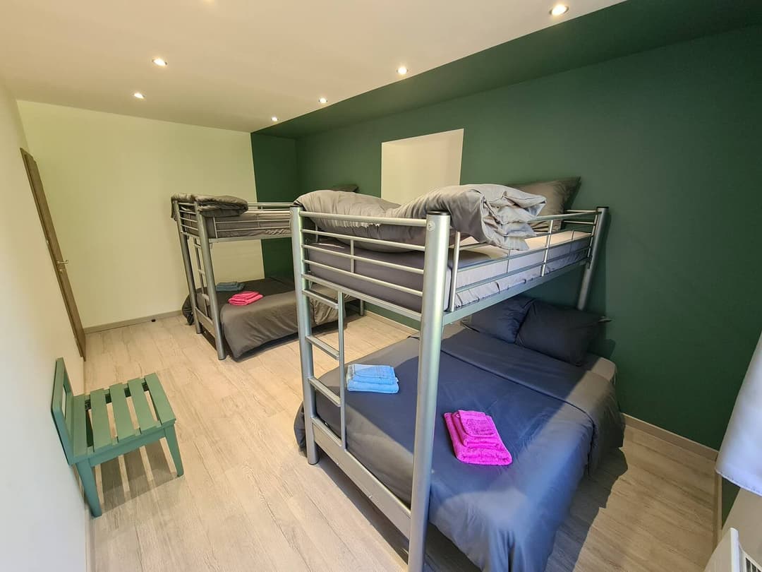 Grand gîte au bord de quatres étangs privés 