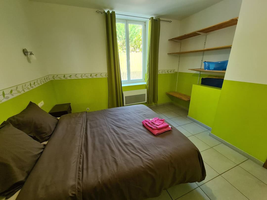Grand gîte au bord de quatres étangs privés 