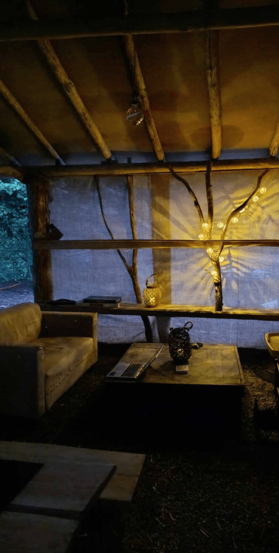 Cabane tente au cœur de la nature avec un accès privatisé à la rivière 