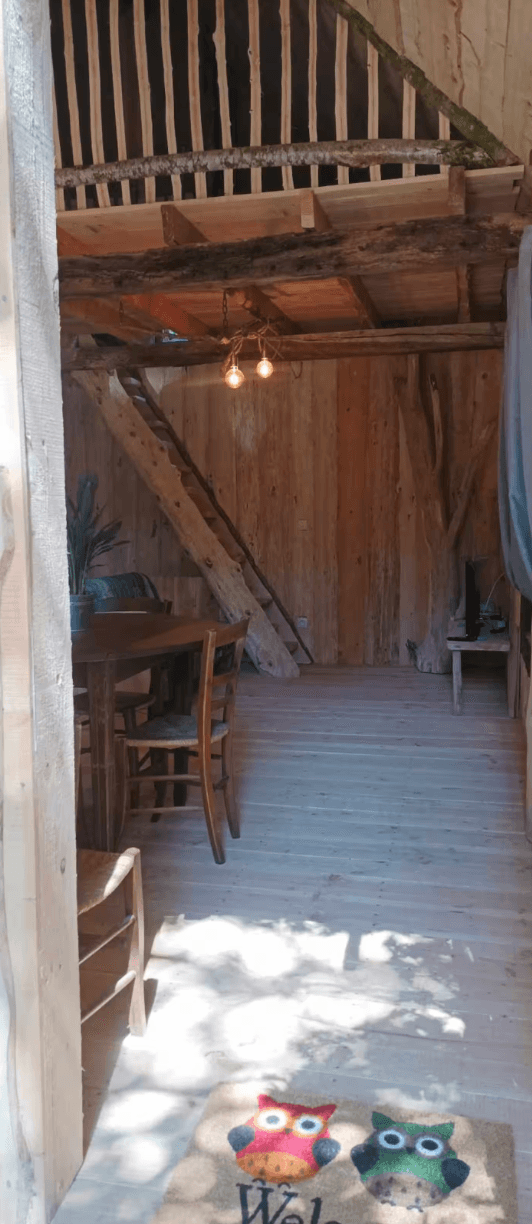 Refuge paisible avec accès privé à la rivière et un petit étang 