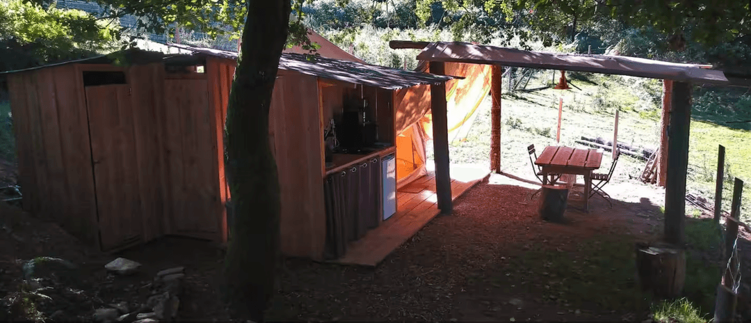 Cabane tente au cœur de la nature avec un accès privatisé à la rivière 