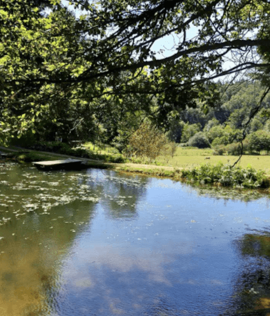 Cabane tente au cœur de la nature avec un accès privatisé à la rivière 