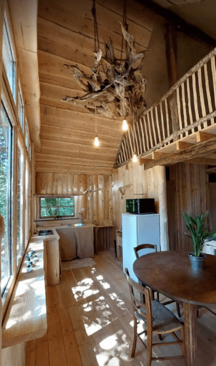 Refuge paisible avec accès privé à la rivière et un petit étang 