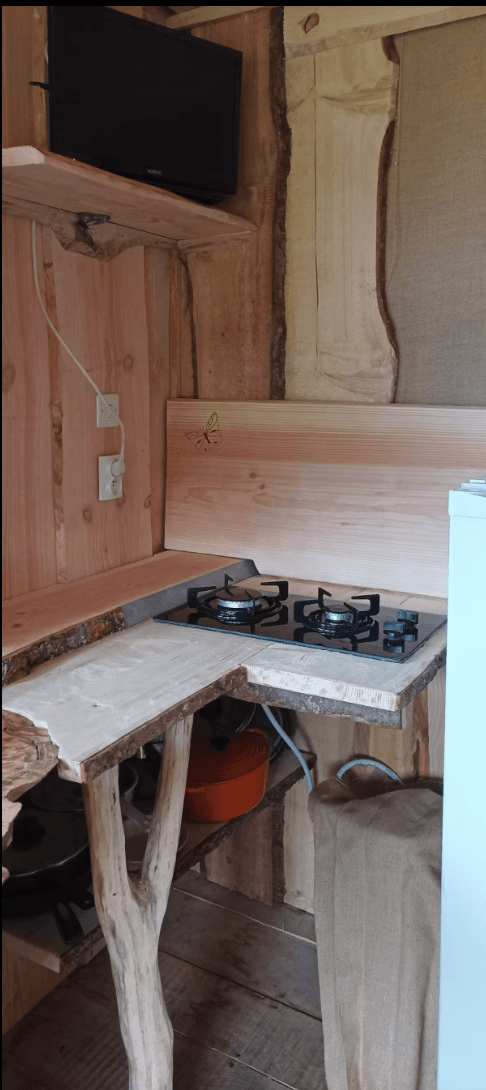 Cabane en bois avec accès privatisé sur la rivière 