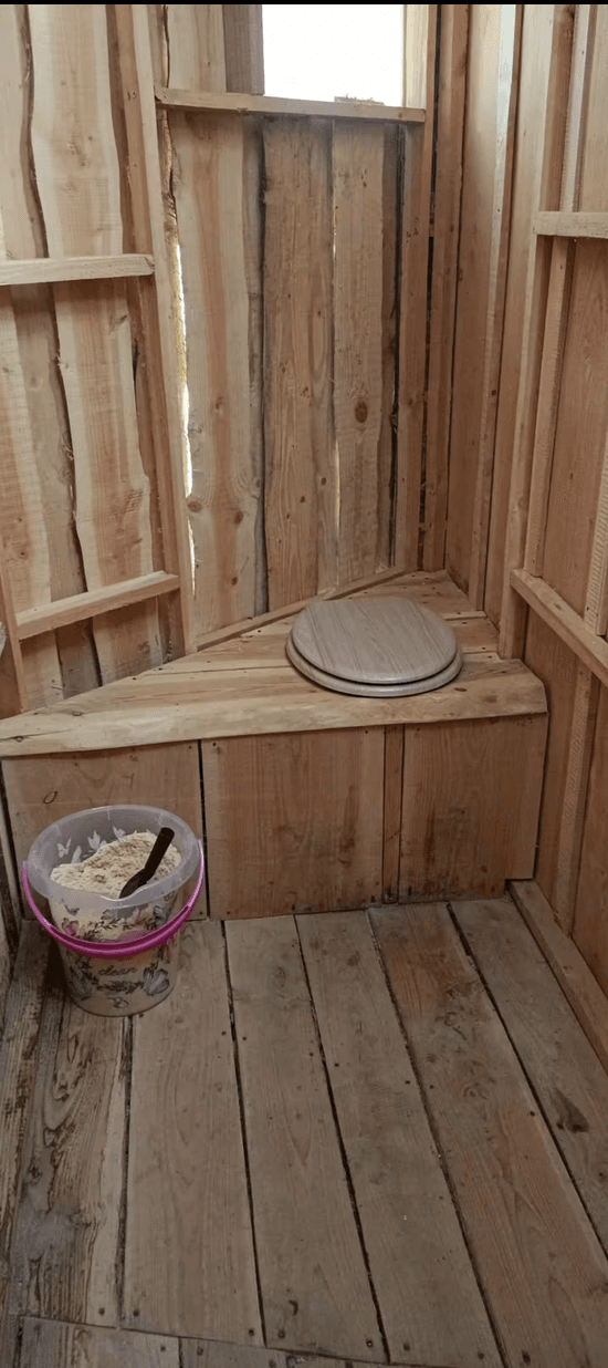 Cabane en bois perchée sur pilotis avec accès privé à la rivière 