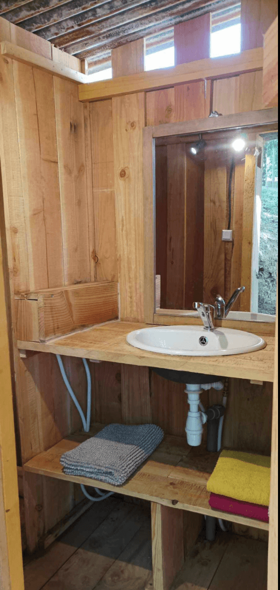 Cabane tente au cœur de la nature avec un accès privatisé à la rivière 