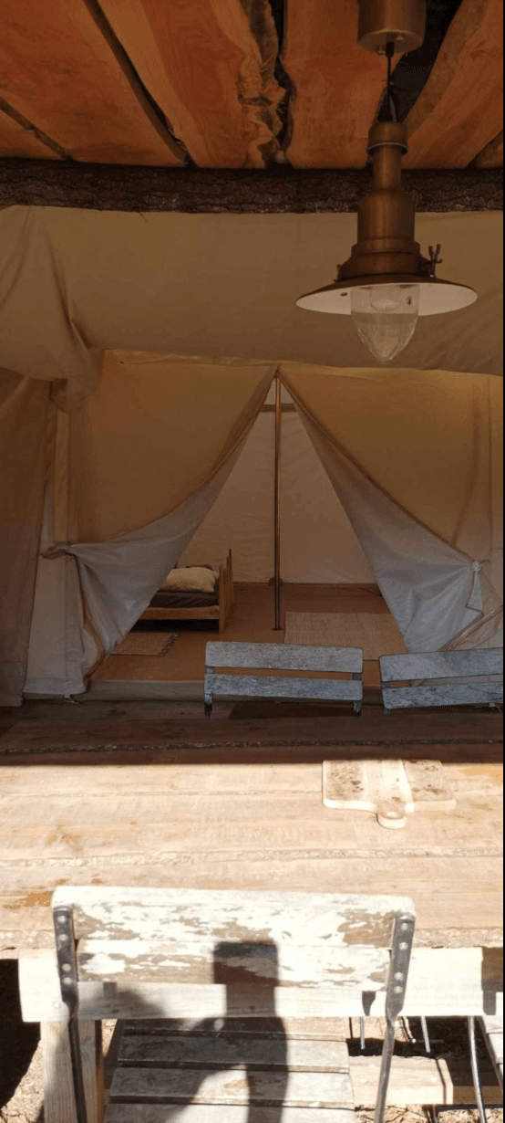 Cabane tente au cœur de la nature avec un accès privatisé à la rivière 