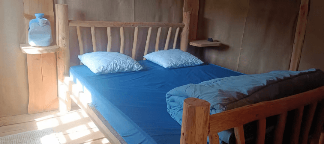 Cabane en bois perchée sur pilotis avec accès privé à la rivière 