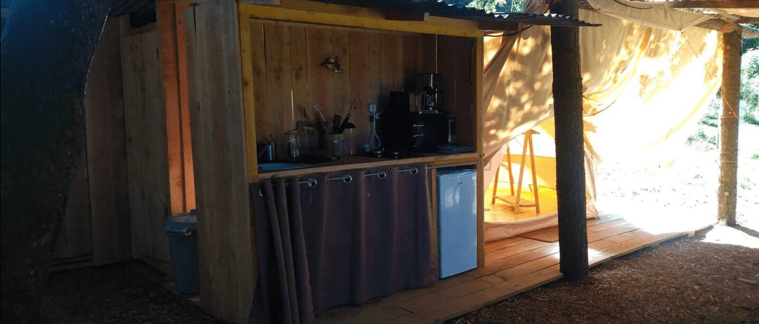 Cabane tente au cœur de la nature avec un accès privatisé à la rivière 