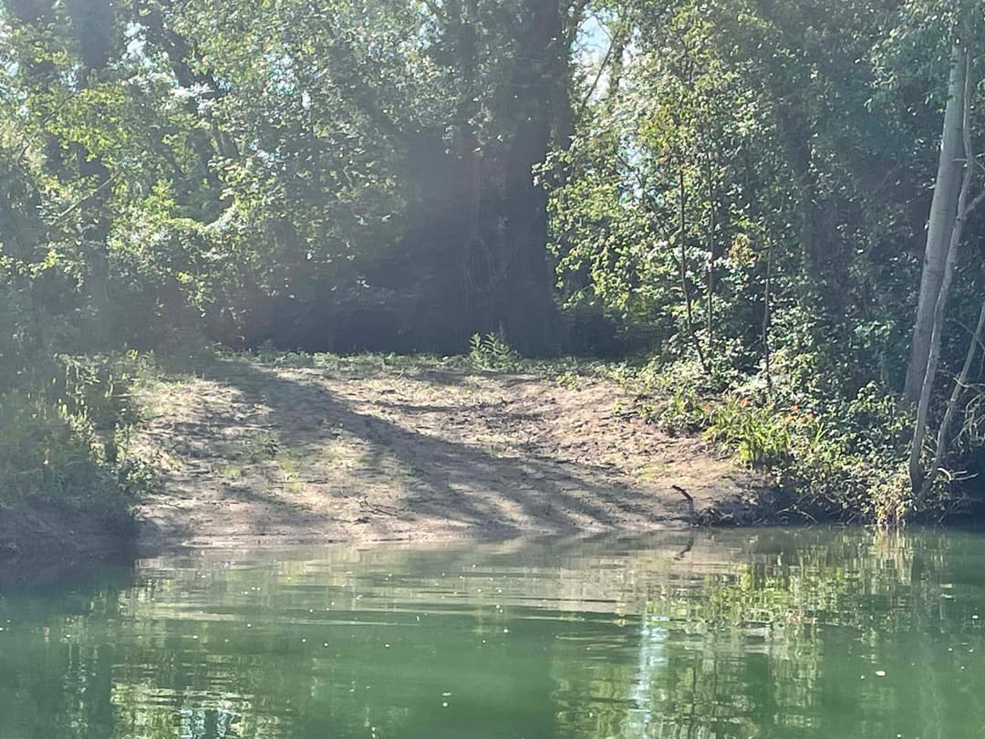 Gravière de 3 ha pour pêcher ou passer un moment dans la nature 