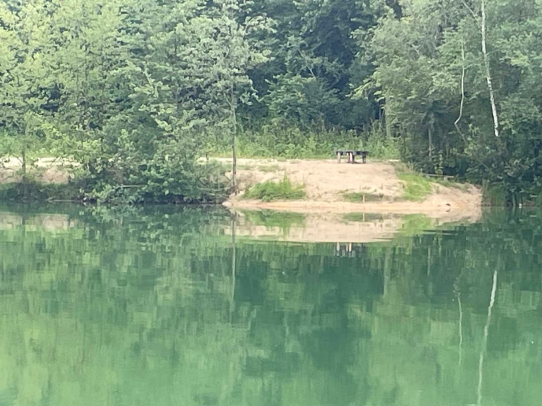 Gravière de 3 ha pour pêcher ou passer un moment dans la nature 