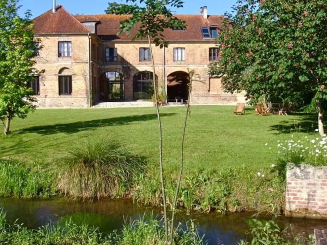 Grand gîte pour 30 personnes entre lac et forêt 